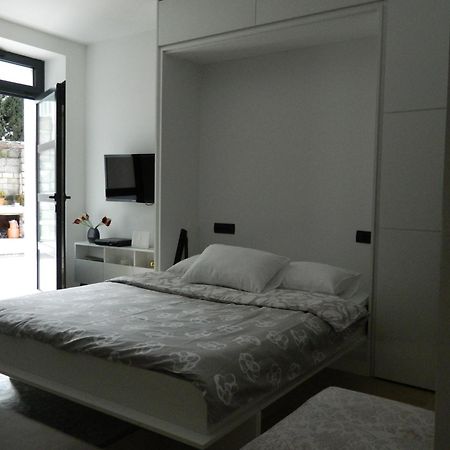 Rose Downtown Apartment พอดโกริกา ภายนอก รูปภาพ