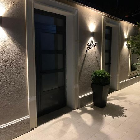 Rose Downtown Apartment พอดโกริกา ภายนอก รูปภาพ