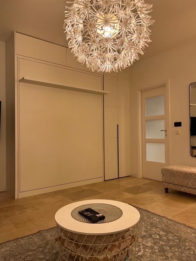 Rose Downtown Apartment พอดโกริกา ภายนอก รูปภาพ