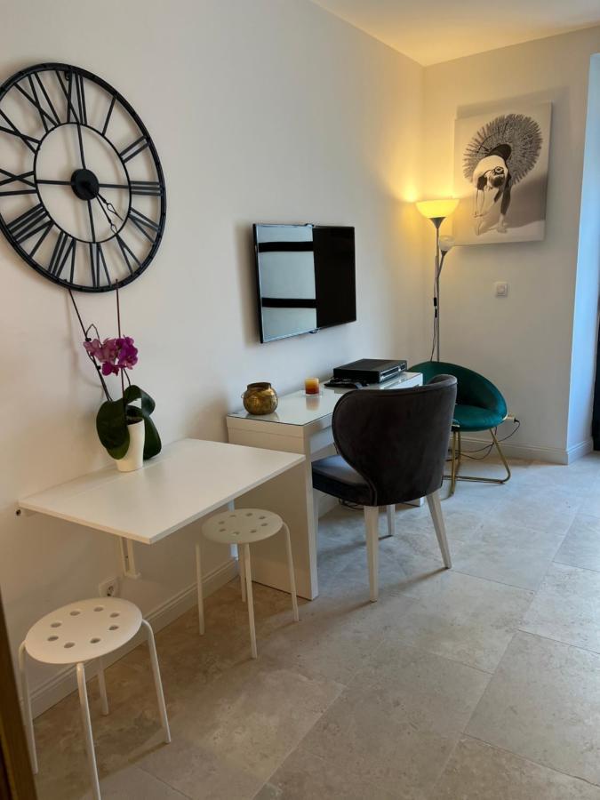 Rose Downtown Apartment พอดโกริกา ภายนอก รูปภาพ