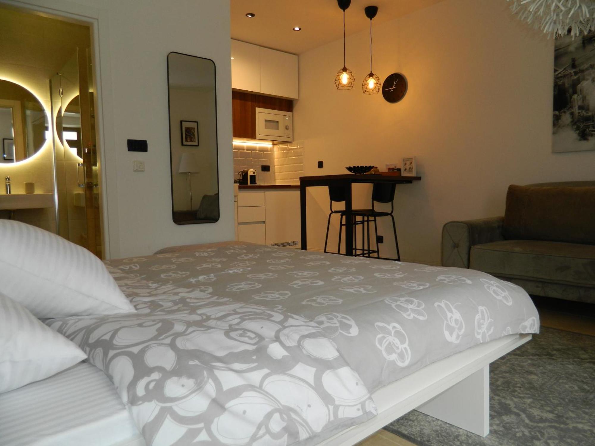 Rose Downtown Apartment พอดโกริกา ภายนอก รูปภาพ