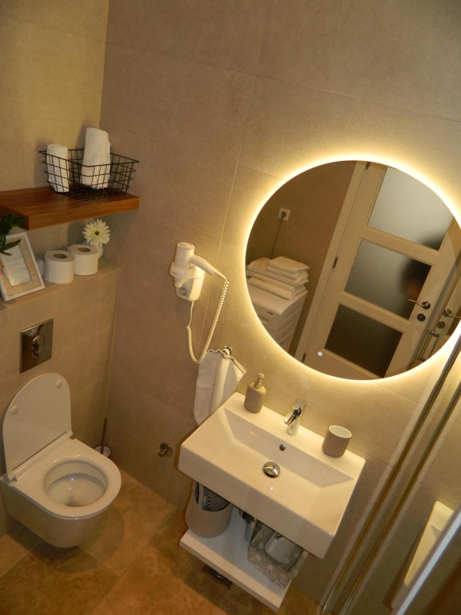 Rose Downtown Apartment พอดโกริกา ภายนอก รูปภาพ