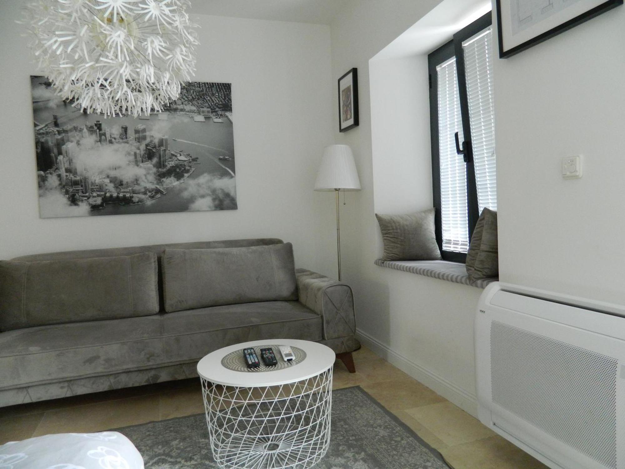 Rose Downtown Apartment พอดโกริกา ภายนอก รูปภาพ