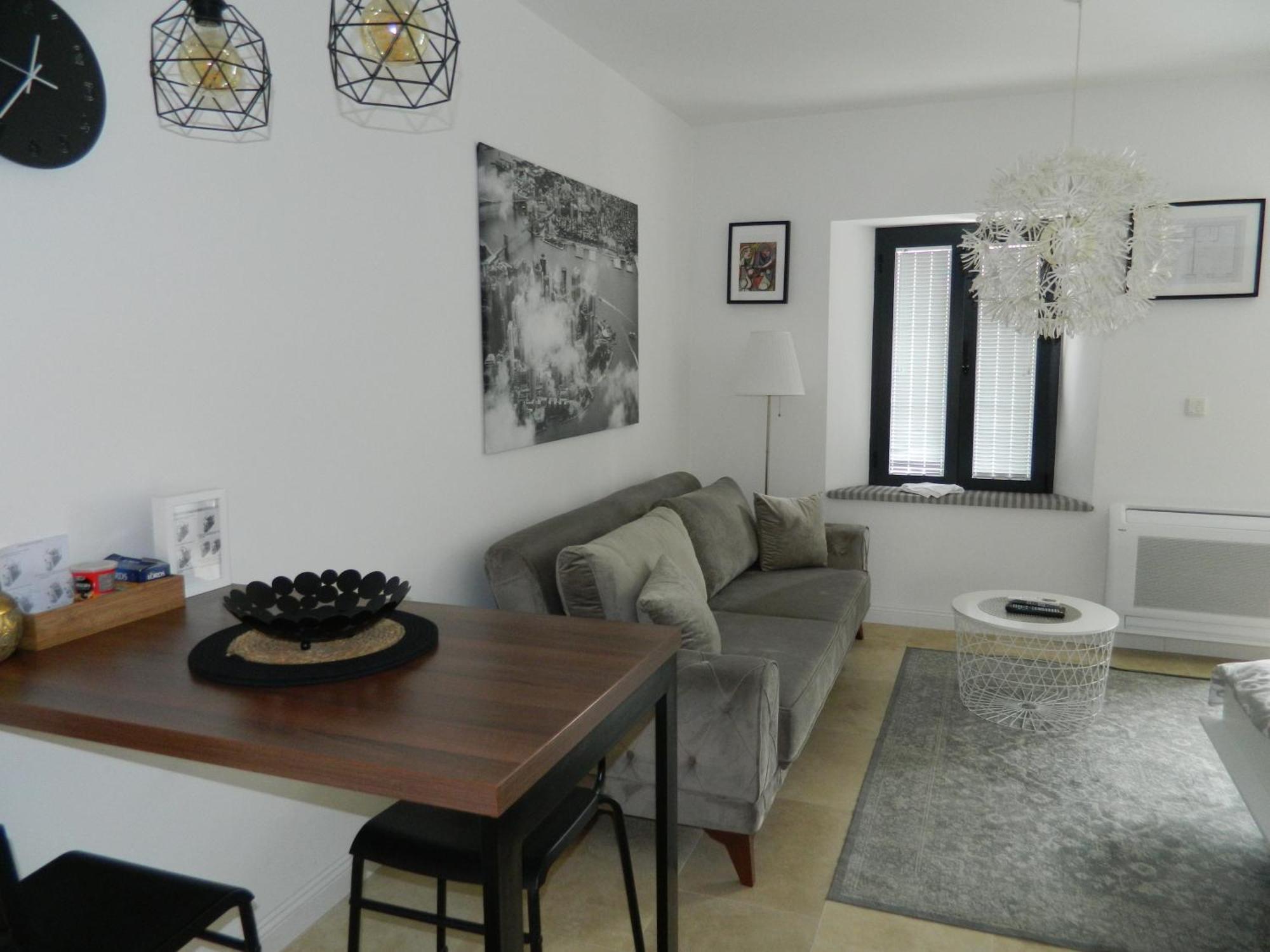 Rose Downtown Apartment พอดโกริกา ภายนอก รูปภาพ