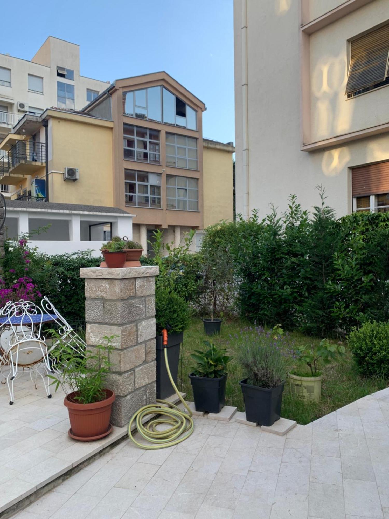 Rose Downtown Apartment พอดโกริกา ภายนอก รูปภาพ