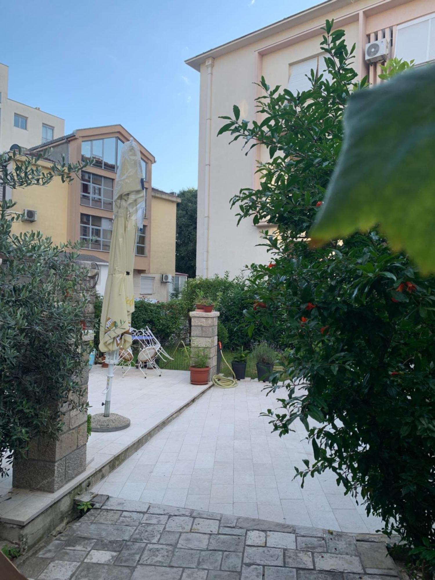 Rose Downtown Apartment พอดโกริกา ภายนอก รูปภาพ